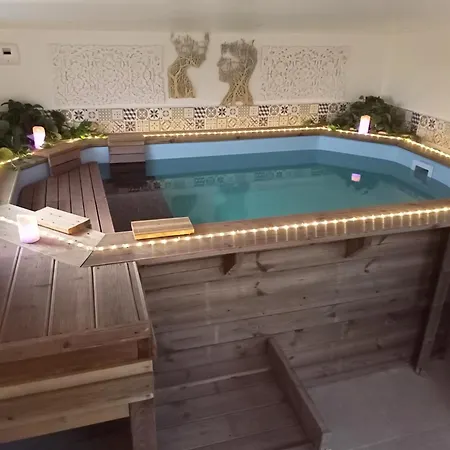 De Charme Avec Piscine De Relaxation Casa de Férias *